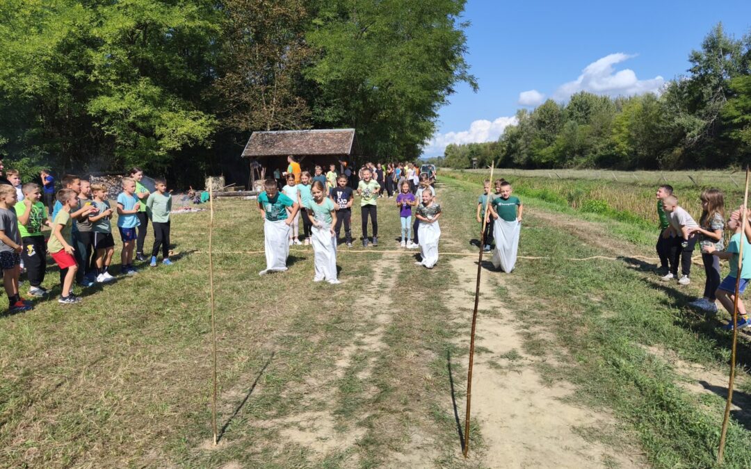 INTEGRIRANA IZVANUČIONIČKA NASTAVA „LOVSTVO I ŠUME“ U SLAVONSKOM KOBAŠU 
