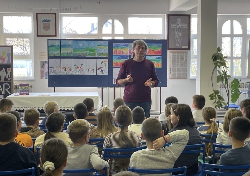 POSJET KNJIŽEVNIKA HRVOJA KOVAČEVIĆA PODRUČNOJ ŠKOLI SLAVONSKI KOBAŠ