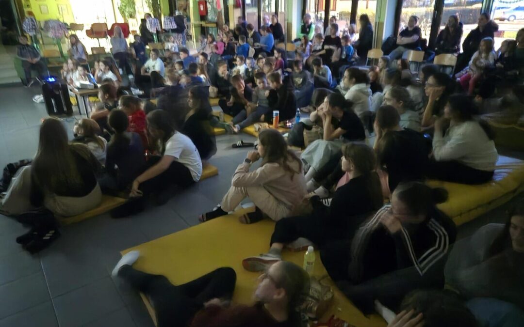 KINO U HOLU ŠKOLE I HUMANITARNA AKCIJA “MARIJINI OBROCI”